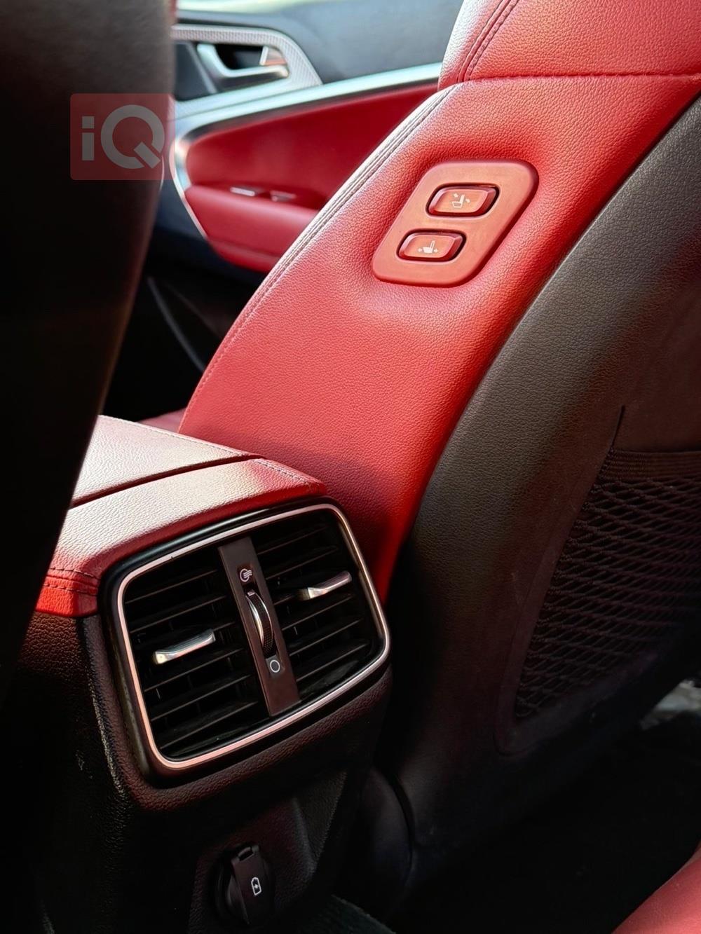 جنسس G70